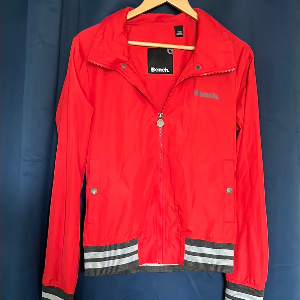 Bench windbreaker size large